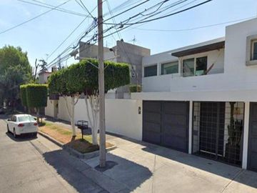 CASA EN REMATE EN CD SATELITE EDO MEX
