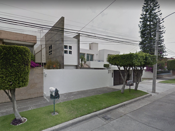 CASA EN REMATE EN CD SATELITE EDO MEX