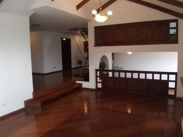 Venta - Casa - Urbanización El Condado - Norte - Quito