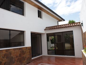 Venta - Casa - Urbanización El Condado - Norte - Quito