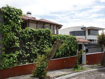 Venta - Casa - Urbanización El Condado - Norte - Quito