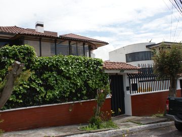 Venta - Casa - Urbanización El Condado - Norte - Quito