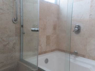 CASA EN CONDOMINIO 3 REC CON BAÑO, 3 AUTOS, VIGILANCIA, JARDÍN TERRAZA,CERCA DEL HOSPITAL ANGELES