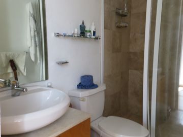 CASA EN CONDOMINIO 3 REC CON BAÑO, 3 AUTOS, VIGILANCIA, JARDÍN TERRAZA,CERCA DEL HOSPITAL ANGELES