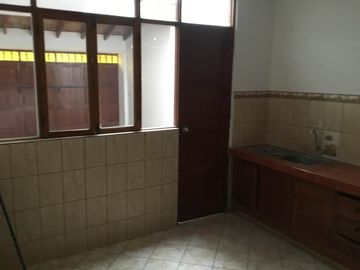 CASA EN ALQUILER - SAN ISIDRO - ICA - A MEDIA CUADRA DE LA AV. SAN MARTIN - EX SUNAFIL