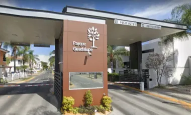 Imagina pagar menos hoy y vivir mejor mañana!! Venta de Casa en Remate Bancario En COTO PRIVADO AV. GUADALUPE ZAPOPAN JAL.