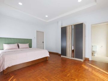 Single house for sale, renovated, Royal Village, 5 bedrooms, with built-in furniture, near Kad Farang