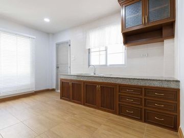 Single house for sale, renovated, Royal Village, 5 bedrooms, with built-in furniture, near Kad Farang