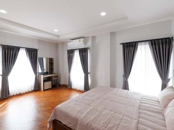 Single house for sale, renovated, Royal Village, 5 bedrooms, with built-in furniture, near Kad Farang