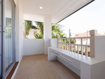 Single house for sale, renovated, Royal Village, 5 bedrooms, with built-in furniture, near Kad Farang