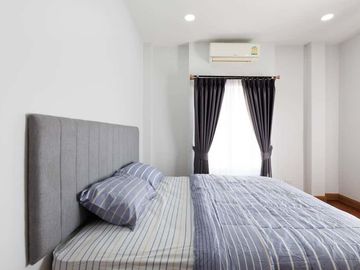 Single house for sale, renovated, Royal Village, 5 bedrooms, with built-in furniture, near Kad Farang