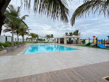 PRECIOSA CASA EN VENTA 4 REC. Y ALBERCA EN BOCA DEL RIO FRACC. CERRADO CON AMENIDADES