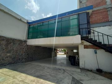 🏢 EDIFICIO COMERCIAL EN VENTA – TOLUCAUbicación estratégica:** **Av. Isidro Fabela Norte, Col. Doctores, Toluca, Edo. Méx.**