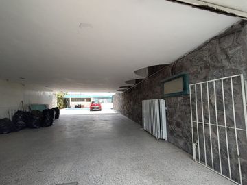 🏢 EDIFICIO COMERCIAL EN VENTA – TOLUCAUbicación estratégica:** **Av. Isidro Fabela Norte, Col. Doctores, Toluca, Edo. Méx.**