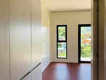 Brand New 3 Bedrooms House with Overlooking View for Sale in Bermuda Hills, Baguio City