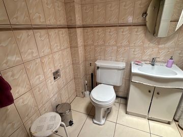 Casa Con Gran Terreno En San Joaquin-¡oportunidad Única!