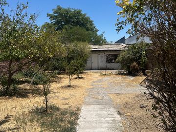 Casa Con Gran Terreno En San Joaquin-¡oportunidad Única!