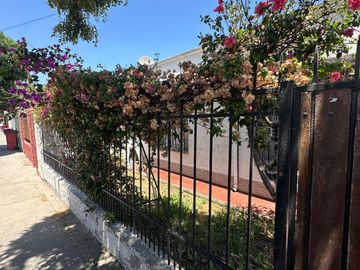 Casa Con Gran Terreno En San Joaquin-¡oportunidad Única!