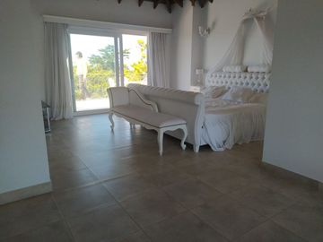 CHARLET ESTILO AMERICANO - 7 AMBIENTES - MAR DE LAS PAMPAS