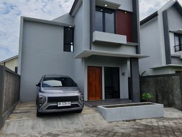 Hunian Nyaman dan Strategis: Segera Dapatkan Rumah Ini!