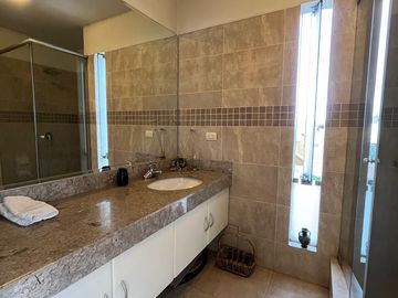 Se vende Hermoso Duplex  frente a parque en Chacarilla San Borja, Lima, Perú
