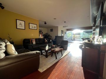 Se vende Hermoso Duplex  frente a parque en Chacarilla San Borja, Lima, Perú