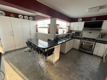 Se vende Hermoso Duplex  frente a parque en Chacarilla San Borja, Lima, Perú