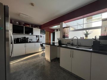 Se vende Hermoso Duplex  frente a parque en Chacarilla San Borja, Lima, Perú
