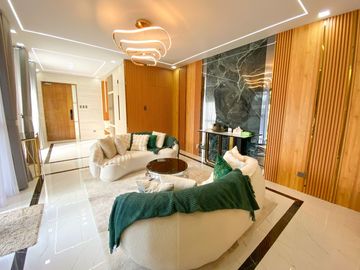 BRAND NEW, FULLY FURNISHED SINGLE-DETACHED HOUSE
