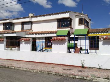 ESPECTACULAR CASA EN LA MARIA EN VENTA