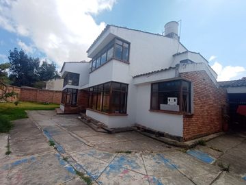 ESPECTACULAR CASA EN LA MARIA EN VENTA