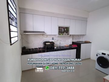 Ready-to-Occupy Corner House in Glory Home Bengkong Sadai For Sale