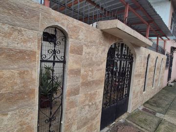 Casa Rentera en Venta en la Alborada, 2 Departamentos, Norte de Guayaquil.