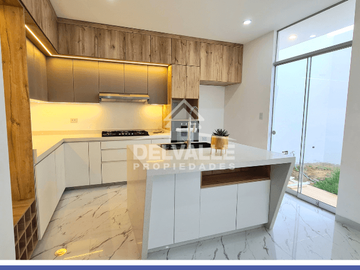 SE VENDE BONITA Y ACOGEDORA CASA EN VENTA | Urb. BOULEVARD PARK PLAZA - PIURA