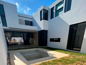 Hermosa casa en venta en la privada Punta Lomas