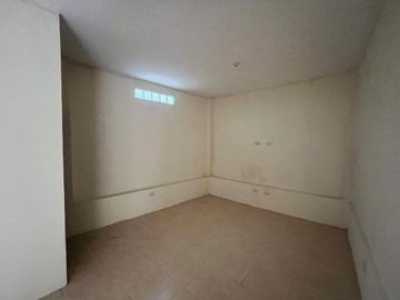 casa con local comercial de venta en Montecristi