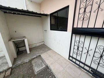 casa con local comercial de venta en Montecristi