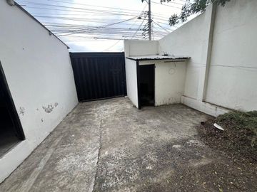 casa con local comercial de venta en Montecristi