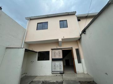 casa con local comercial de venta en Montecristi
