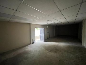 casa con local comercial de venta en Montecristi