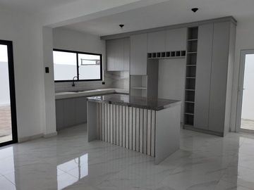 casa con local comercial de venta en Montecristi