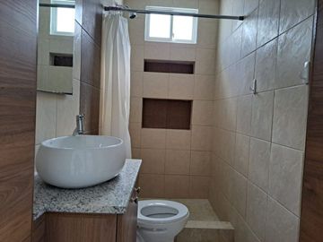 casa en alquiler ubicada en manta zona sur L/F