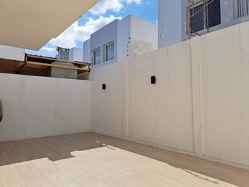 casa en alquiler ubicada en manta zona sur L/F