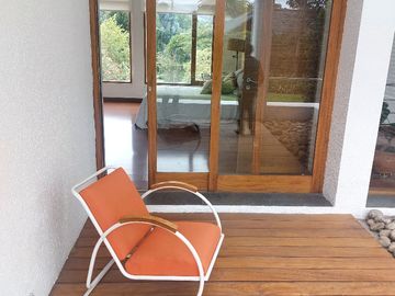 ELEGANTE RESIDENCIA EN LUJOSA URBANIZACION CUNUCBAMBA TUMBACO