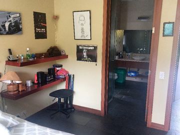 ELEGANTE RESIDENCIA EN LUJOSA URBANIZACION CUNUCBAMBA TUMBACO