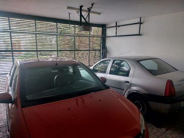 ELEGANTE RESIDENCIA EN LUJOSA URBANIZACION CUNUCBAMBA TUMBACO