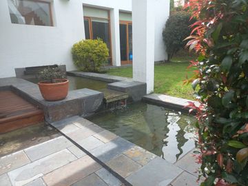 ELEGANTE RESIDENCIA EN LUJOSA URBANIZACION CUNUCBAMBA TUMBACO