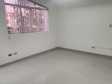 LINDA CASA 260M2 CERCA AL JOCKEY EN SAN BORJA
