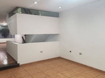 LINDA CASA 260M2 CERCA AL JOCKEY EN SAN BORJA