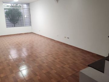 LINDA CASA 260M2 CERCA AL JOCKEY EN SAN BORJA